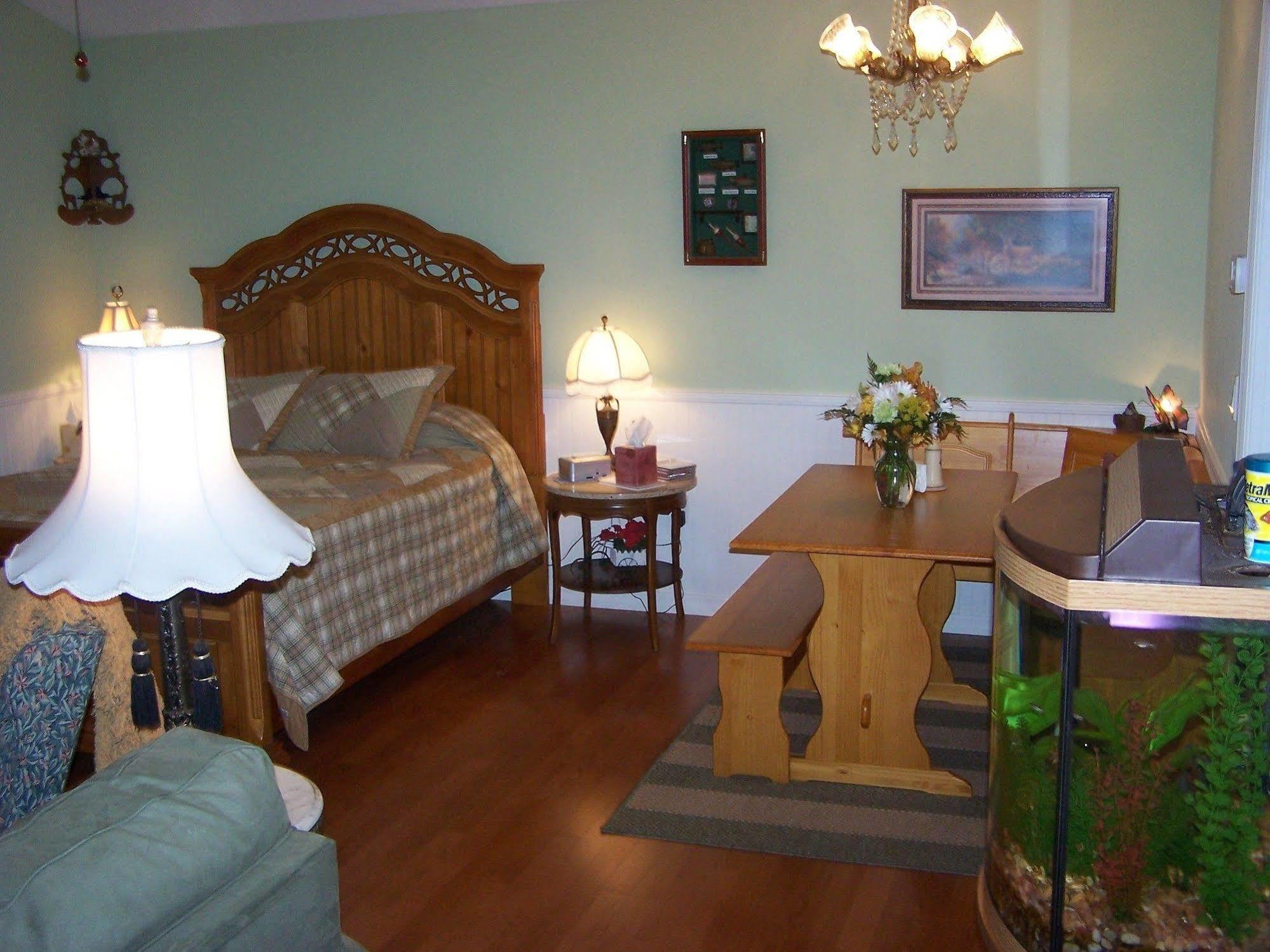 Alling House Bed And Breakfast Orange City Room photo